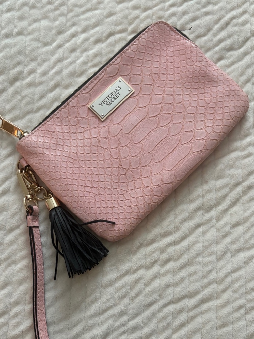 VICTORIA'S SECRET SMALL PINK SNAKE SKIN DESIGN WRISTLET